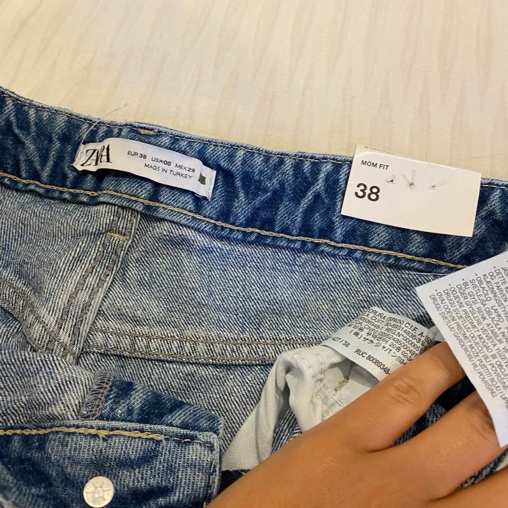 NWT ZARA MOM JEANS!!